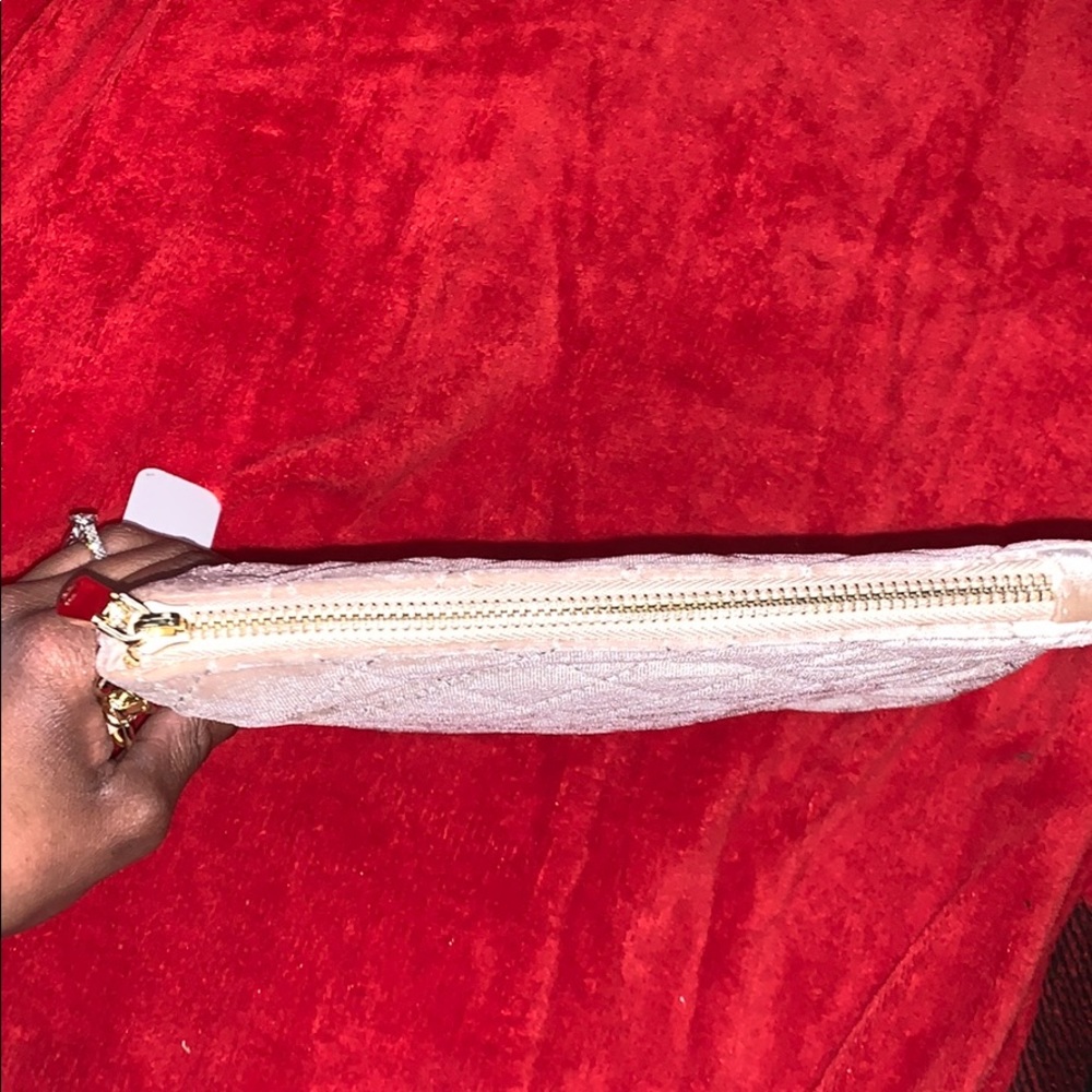 🎉🎉🎉🎉 4/20‼️ Velvet Crushed Quilted Wristlet - Picture 5 of 5